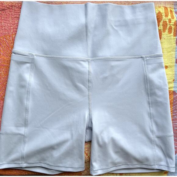 SOLD Vuori Women's AllTheFeels Short Lavender Mist Size Small - Picture 5 of 8